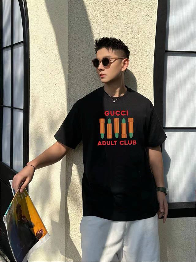 Gucci 2025Ss new lipstick print couple casual short-sleeved T-shirt The highest