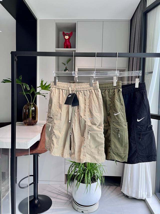 Nike reflective work shorts Nike reflective casual multi-pocket work shorts shor