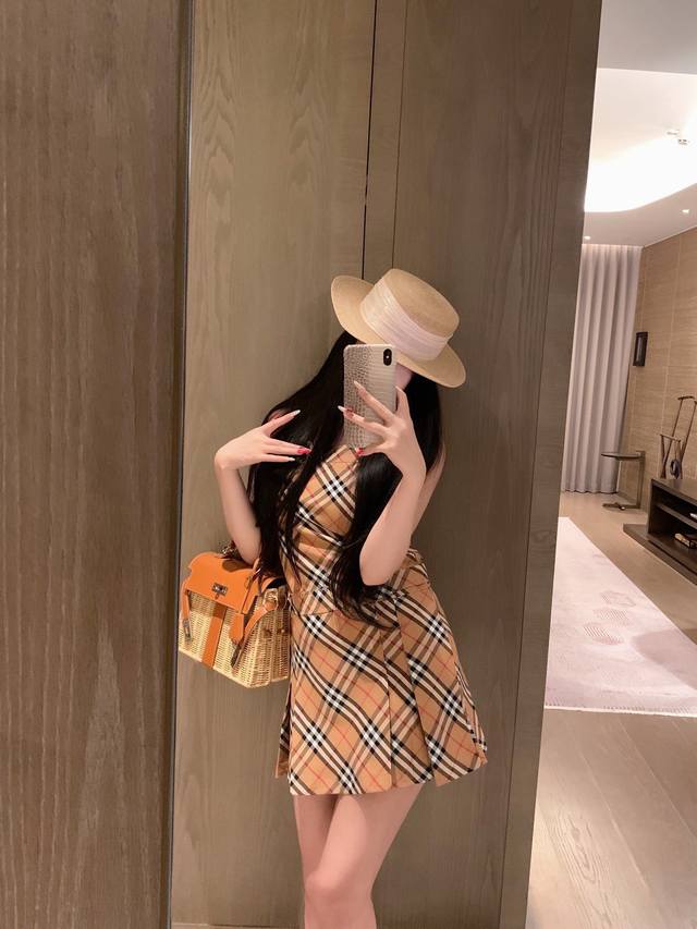 New arrival Burberr* Burberry 25Ss classic custom plaid suspender dress Color: