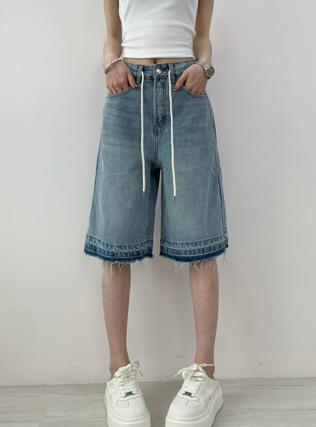 New ArrivalsAlexanderwan* classic drawstring jeansA pair of mid-length pants is