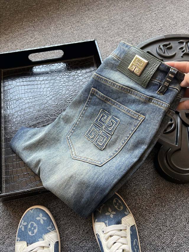 Top luxury jeans from the counter! Popular hit! Givenchy top luxury heavy washe