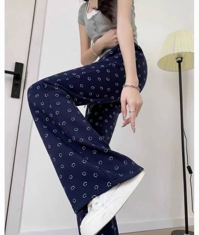 Customized version of smiley bell-bottom pants Relaxed, simple and comfortable t