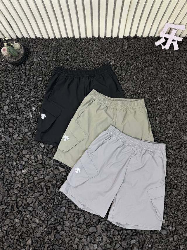 Descente Descente summer new three-color men's commuting leisure large pocket lo