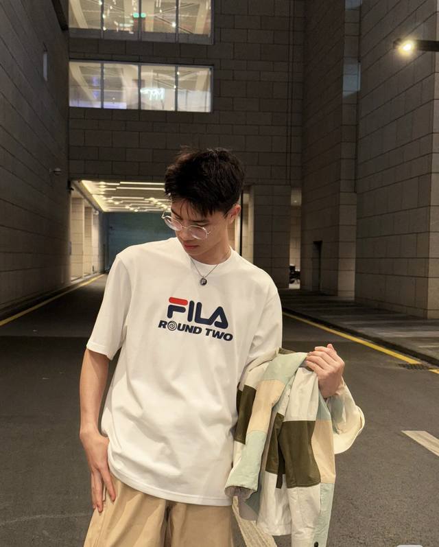 Model picture! Fila official website couple's new short-sleeved T-shirt! DDD