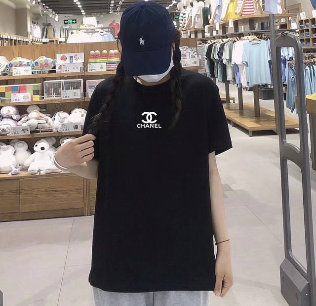 Chanel Chanel big logo round neck short sleeve half sleeve T-shirt The fabric is