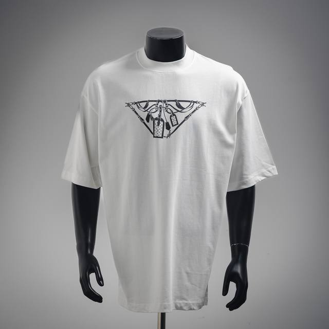 Louis VuittonLv25Ss Chain Logo Short Sleeve T-ShirtThis T-shirt is knitted in so