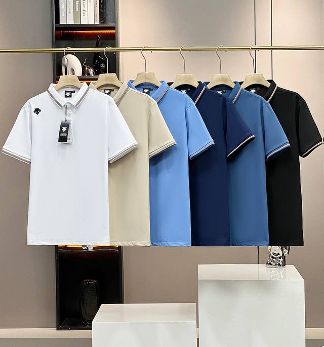 Descente style short-sleeved Polo shirt with matching lapel and small stripes fo