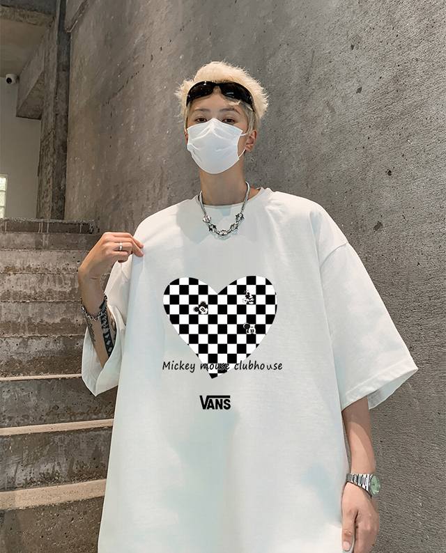 2025 New summer Vans heart plaid print short-sleeved T-shirt, .The visual effect