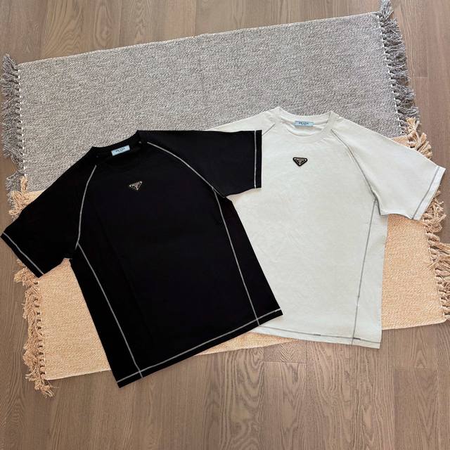 Prada 25Ss New summer style with visible stitching design. Short-sleeved T-shirt