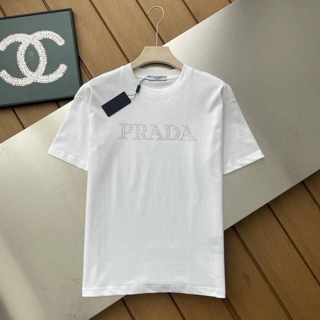The counter restores the top-grade replica Prada shirt, showing low-key luxury.