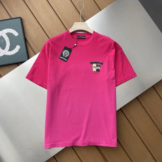 The top replica of Chrome Hearts is quite unique. It uses a gradient color tone
