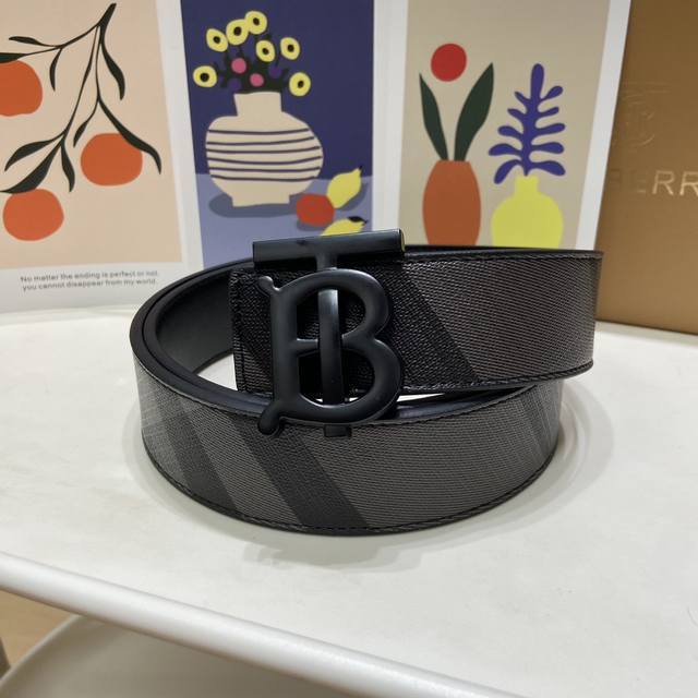 Burberry classic checkered belt, black buckle with logo, elegant and durable, t