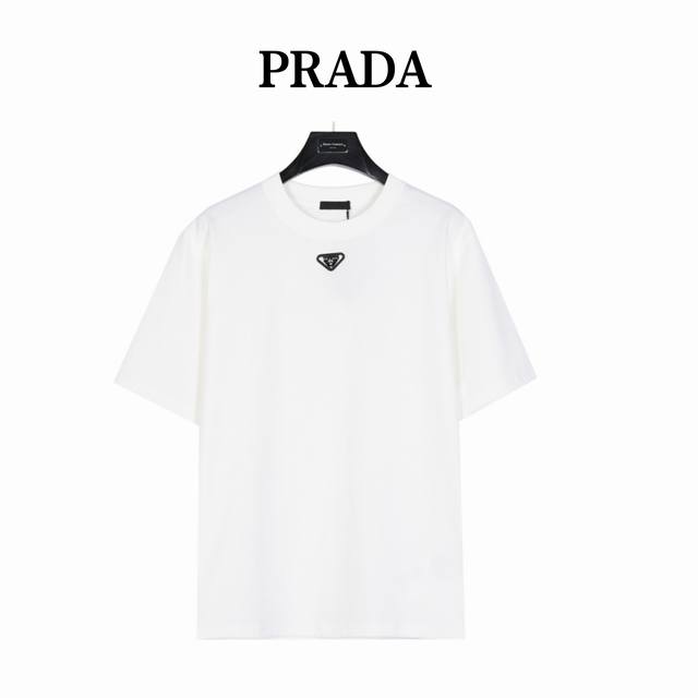 Prada short-sleeved T-shirt with metal triangle logo on the collar Simple and ve