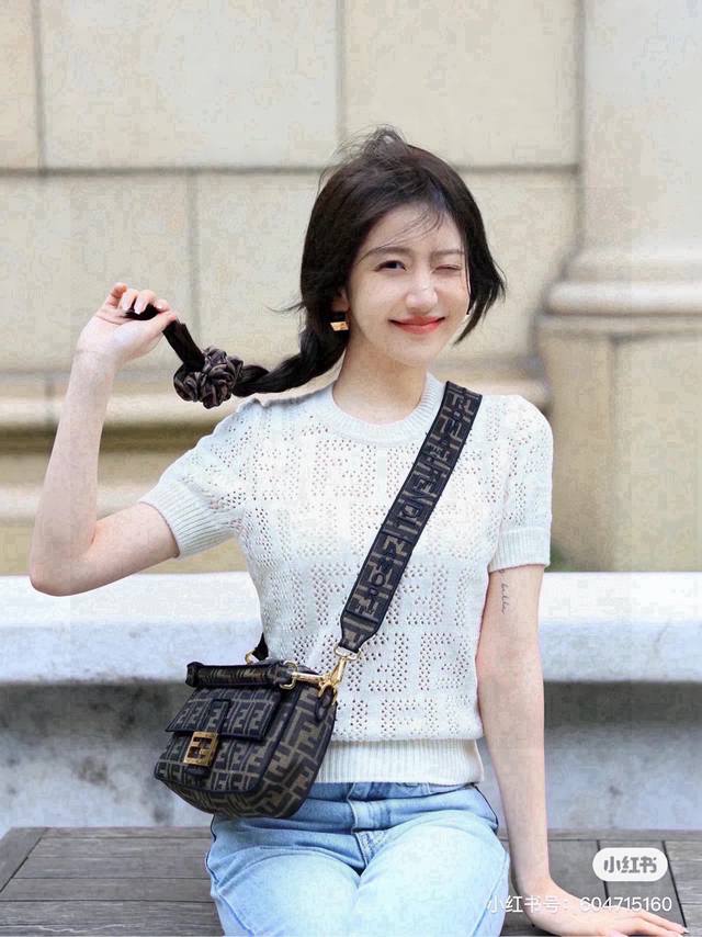 Fendi Fendi Baguette Bag Classic old flower pattern, caramel color full of retro