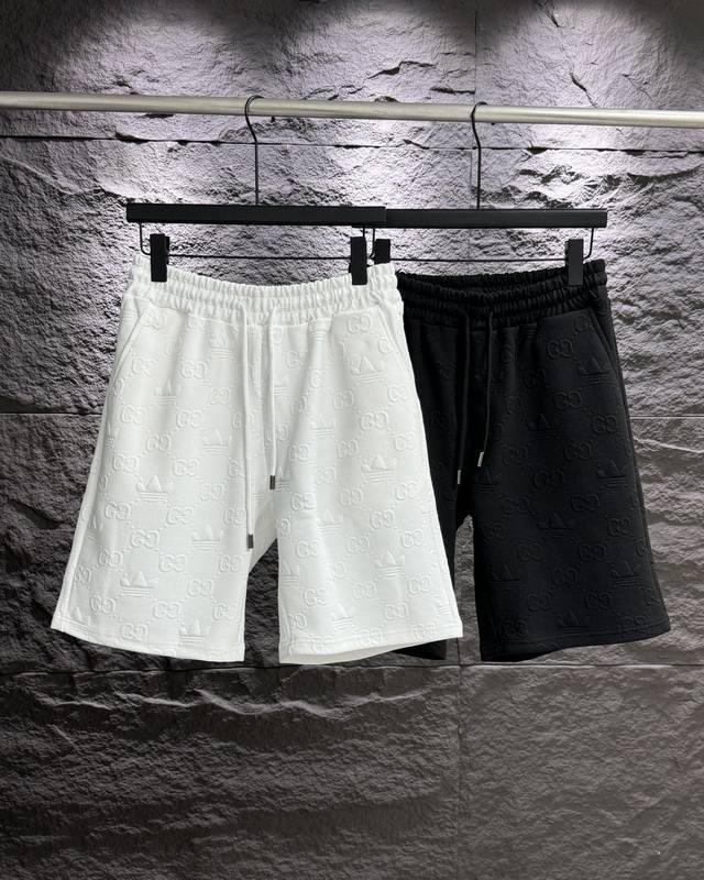 High quality Gucci & Adidas Gucci & Adidas Trefoil joint 3D embossed shorts! ex