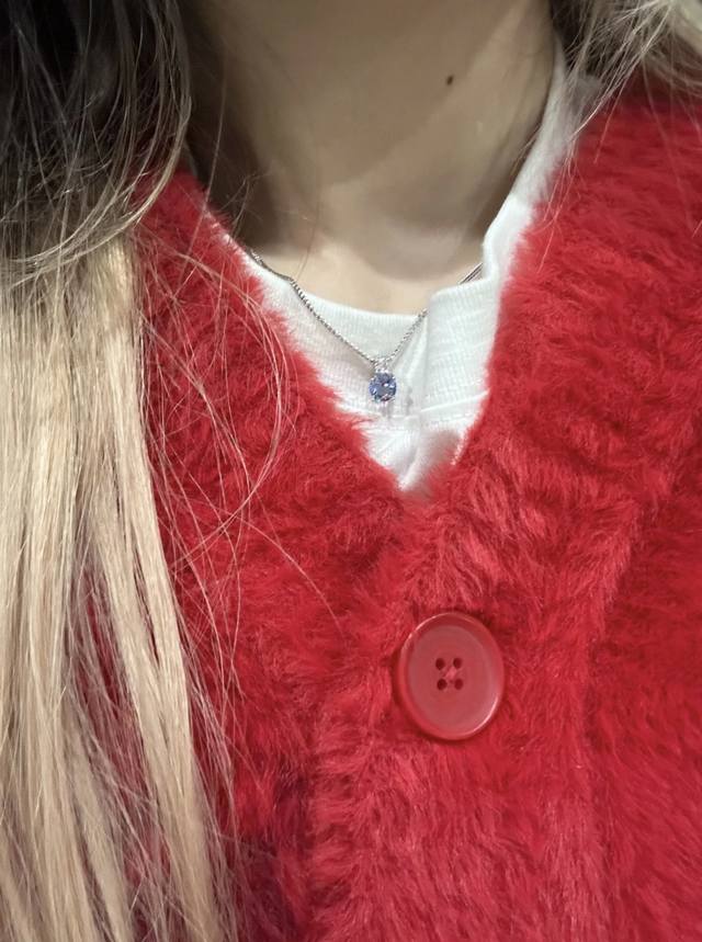 What kind of fairy necklace is this? No one can resist it. Givenchy Tears of the