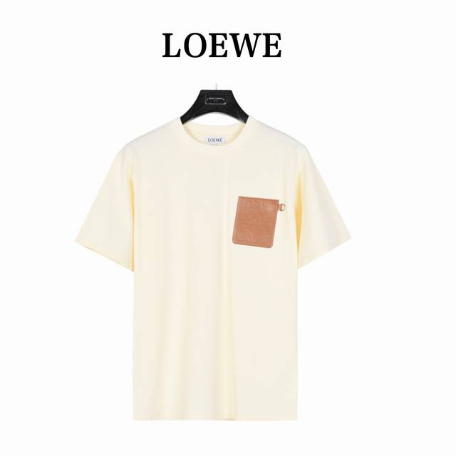 Loewe short-sleeved T-shirt with embossed logo and leather pockets The maple lea
