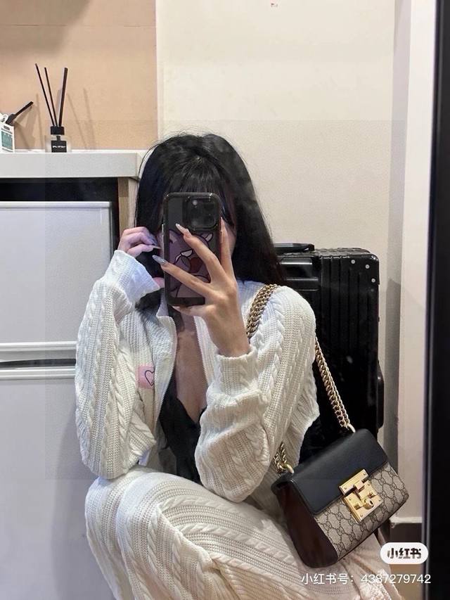 Gucci Padlock Moonlight Treasure Box Lock Bag The design is inspired by Gucci's