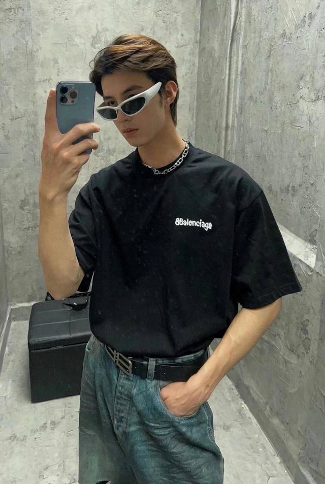 Short-sleeved shorts Balenciaga Paris Balenciaga blurred printed logo short-sle