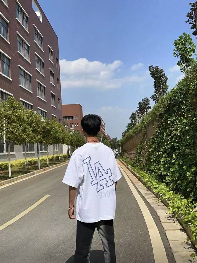 Style No. 617 #Mlb trendy T-shirt is here! This is the hard currency that trend