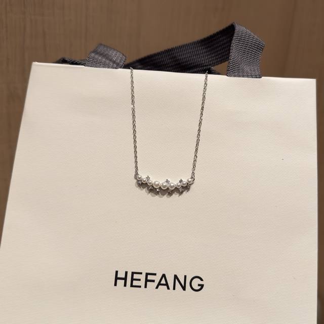He Fang White Moonlight Necklace, I would like to call it gentle white moonligh