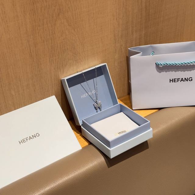 Hefang Hefang Jewelry Shining Butterfly Clavicle Chain Light Luxury Elegant Smar