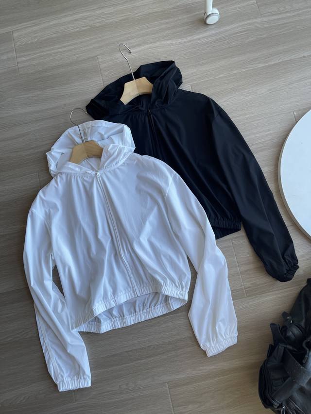 Alo Yoga Cropped Breezy Full-Zip Hoodie Short Lightweight Zippered Hooded Jacket