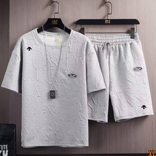 Descente exclusive real shot of the new summer high-quality short-sleeved shorts