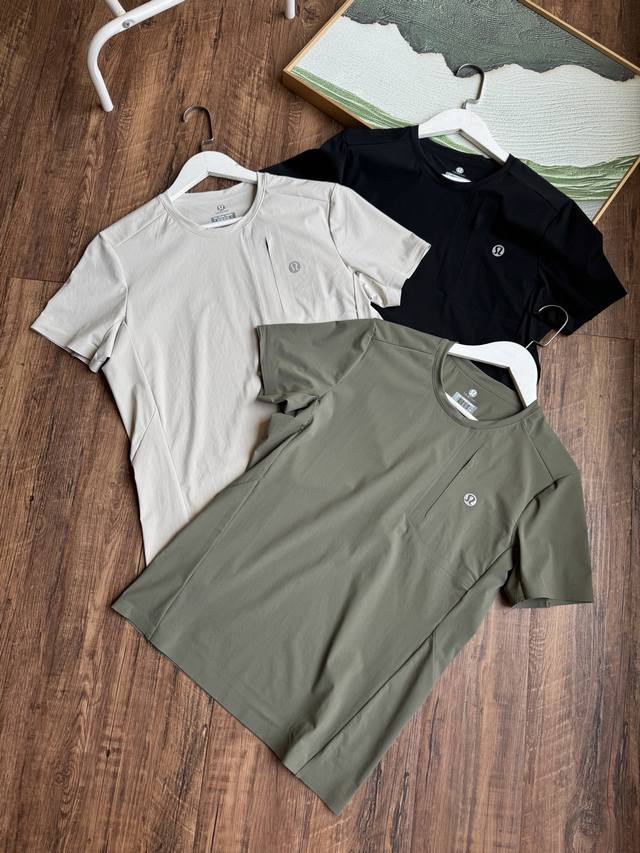 Lulu's new functional quick-drying round neck T-shirt for men in summer stands