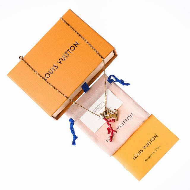 Lv red coral necklace! Pendant Chain Lv Coral necklace, official website price,