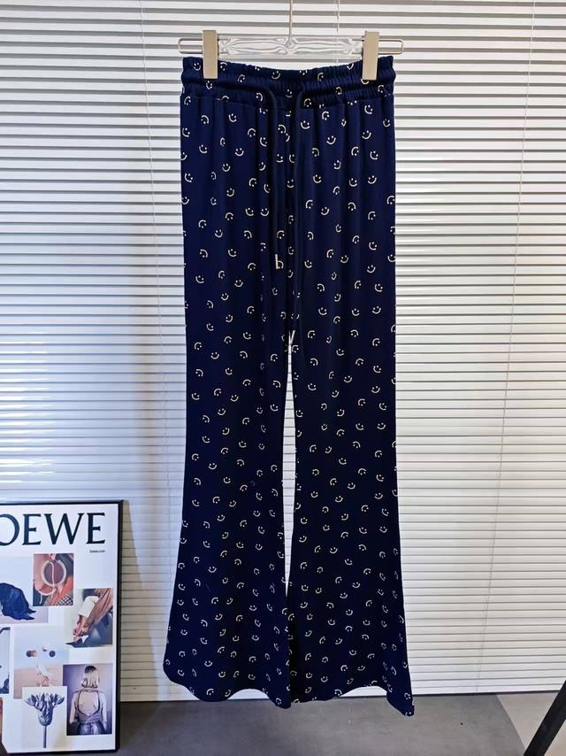 Customized version of smiley bell-bottom pants Relaxed, simple and comfortable t