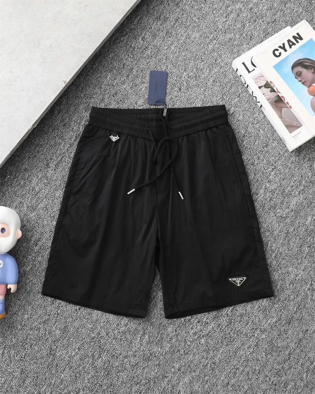 Prada Prada classic triangle label red label functional style pocket shorts shor