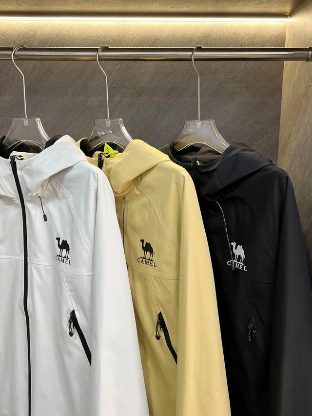 18663# Camel Hooded Outdoor Sports Soft Shell Windbreaker Classic Style New Arri