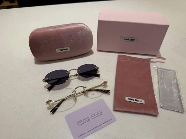 with counter packaging box. Miumiu Miu Miu Spring and Summer Series Smua 06S Un