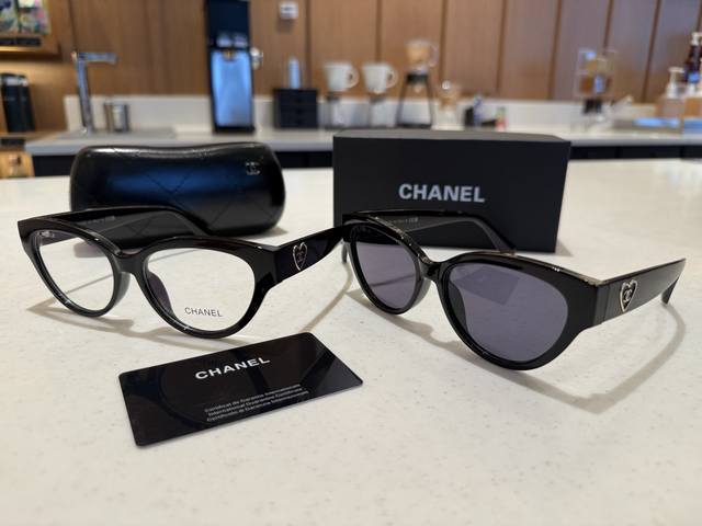 Comes with a counter packaging box! Chanel women's polarized sunglasses! As a p