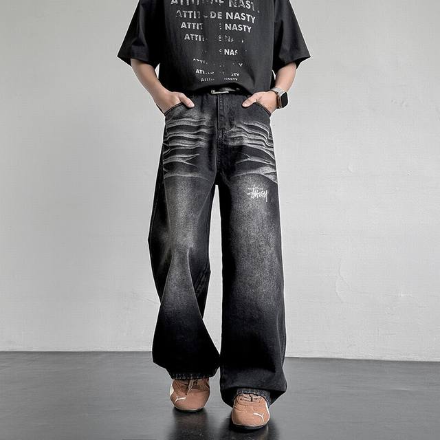 Stusi in the fashion industry This pair of jeans uses imported fabrics from C. T