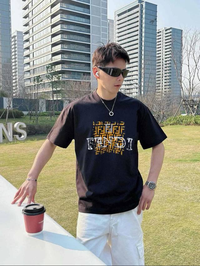 Style number: G2886 Fendi 25Ss Master-designed trendy new printed round neck sh