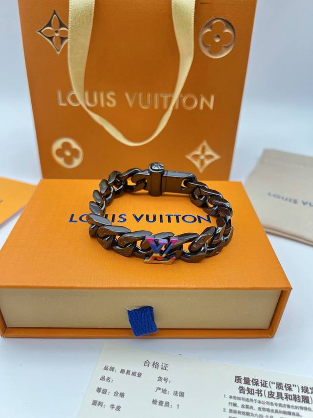 Lv Louis Vuitton wide Cuban magnetic clasp black bracelet Original development a