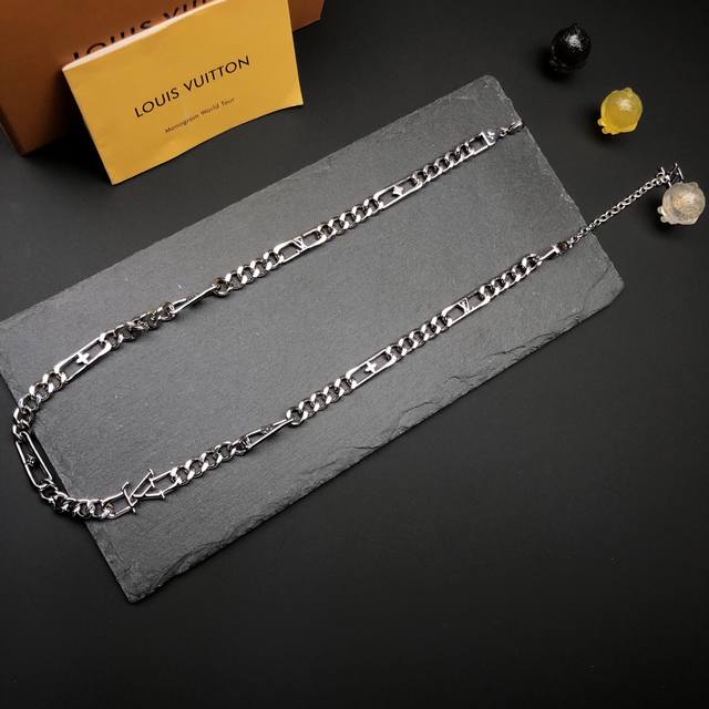 Louis Vuitton Louis Vuitton necklace top version