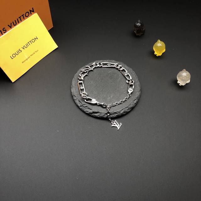 Louis Vuitton Louis Vuitton bracelet top version