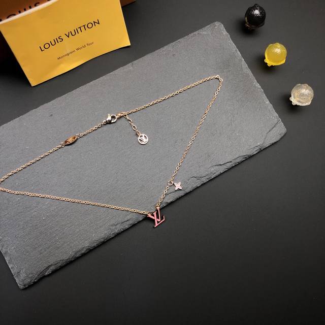 Louis Vuitton Louis Vuitton necklace top version