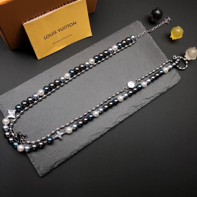 Louis Vuitton Louis Vuitton necklace top version