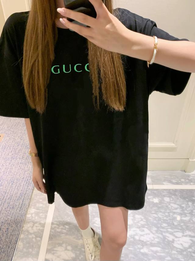Gucci new fluorescent green embroidered logo short-sleeved T-shirt The contrasti