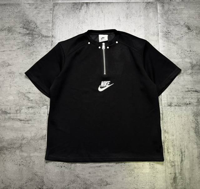 Nike embroidery splicing rivet couple short-sleeved T-shirt The fabric is made o