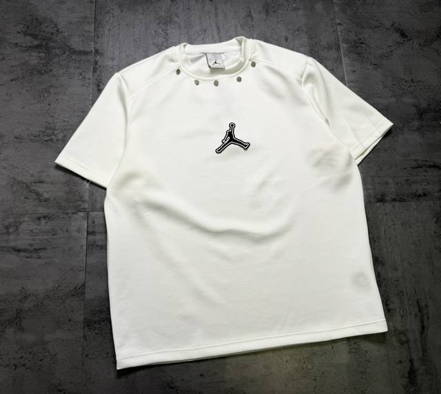 Jordan embroidery patchwork contrast color couple short-sleeved T-shirt The fabr