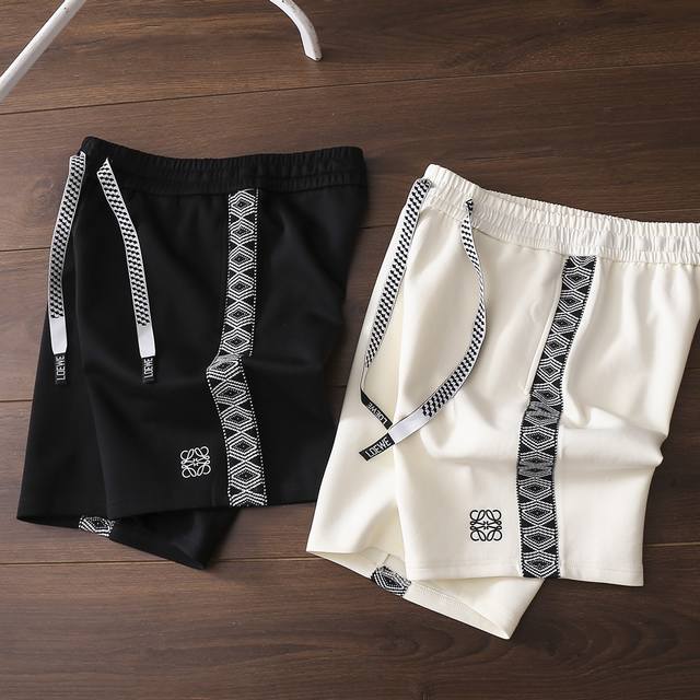 Carefully selected goods! Loewe's new men's and women's casual sports shorts! C