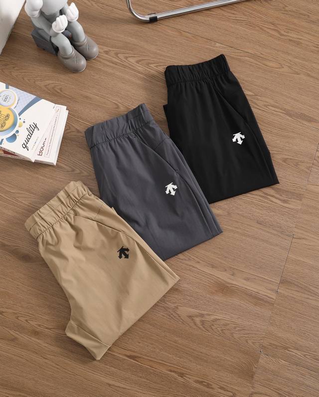 Carefully selected goods! Descente's new men's casual sports trousers! Classic