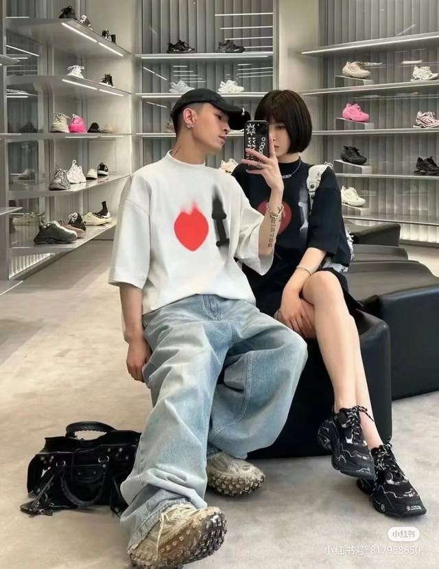 Balenciaga 23 latest 520 limited edition short-sleeved T-shirt, gradient effect