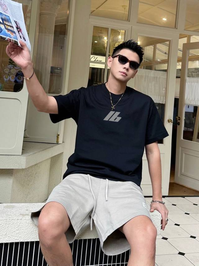 Balenciaga Balenciaga's latest logo printed short-sleeved T-shirt with front and
