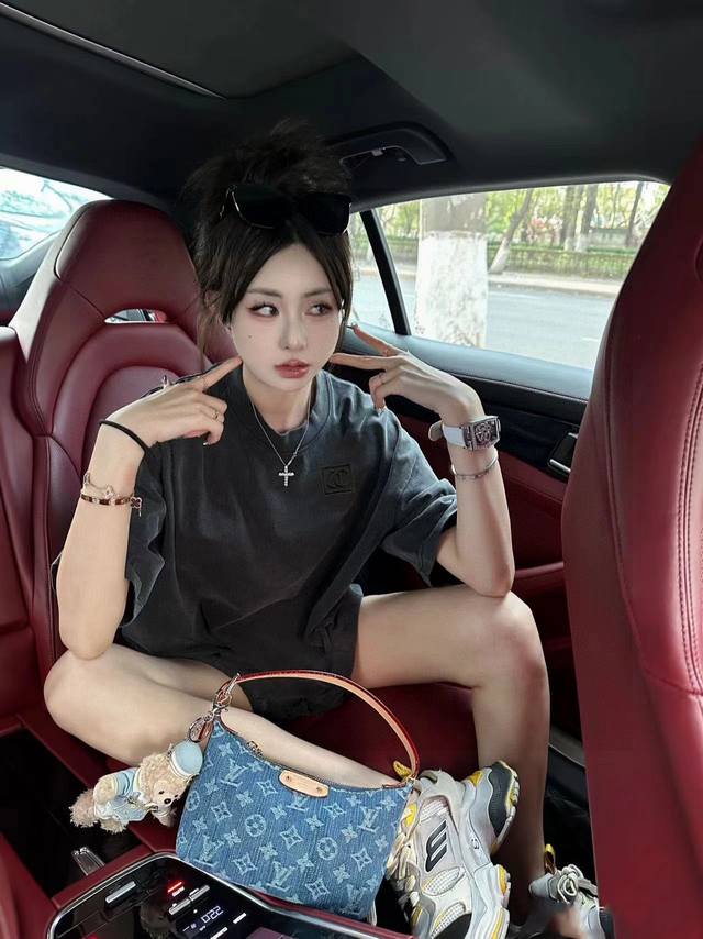 2025 Chanel embroidery 2025 new letter slogan embroidery couple short sleeves Di
